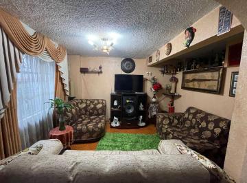 Casa de 4 habitaciones, Quito · Venta Casa en El Sur a Pocas Cuadras de Quicentro Sur, Excelente Ubicación y Plusvalia