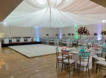 Local comercial de 3 habitaciones, Antonio Ante · Salón de Eventos en Venta Atuntaqui
