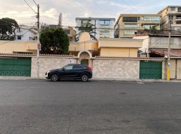 Casa · 660m² · 8 Habitaciones · 3 Estacionamientos · Vendo Casa en Urdesa Central con Edificio