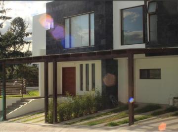 Casa · 197m² · 3 Habitaciones · 2 Estacionamientos · Increible Casa en Tumbaco en Exclusiva Urbanización