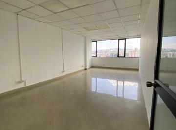 Oficina comercial · 150m² · 2 Estacionamientos · Oificinas de Arriendo en Quito, Av Colón
