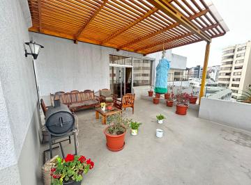Departamento de 3 habitaciones, Quito · Venta Almagro Whimper Penthouse Elegante Terraza Vista