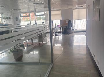 Oficina comercial , Quito · Arriendo Exelente Ofc Amoblada 150 m Isabel La Catolica 5 Parqueos, Edificio Corporativo Pequeño