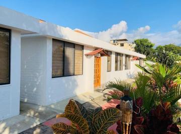 Casa · 350m² · 10 Habitaciones · 6 Estacionamientos · Venta Casa Vacacional Esmeraldas Tonsupa Inf Cbr Carla del Pino