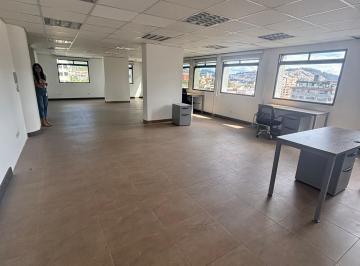 Oficina comercial , Quito · Arriendo Oficina 145 m con o Sin Muebles Área de Work Frente Swiis Hotel