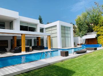 Casa · 1088m² · 5 Habitaciones · 9 Estacionamientos · Casa en Pillagua