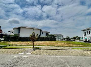 Terreno / Lote , Guayaquil · En Venta Terreno Esquinero en Aires de Batan