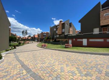Casa de 3 habitaciones, Quito · Rento Hermosa Casa en Urbanización Entrepinos