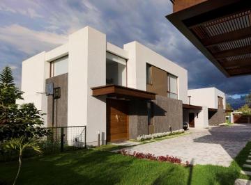 Casa de 3 habitaciones, Quito · 278 M²: 3 Dorm., Porche y Jardin de 112 m² Acceso Rapido a Ruta Viva