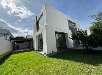 Casa de 3 habitaciones, Quito · 278 M&sup2;: 3 Dorm., Porche y Jardin de 112 m² Acceso Rapido a Ruta Viva