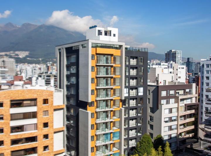 Proyecto vertical , Quito · Adn Increíbles Suites, Apart Estudios y Mini Suites.