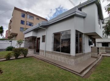 Casa de 3 habitaciones, Quito · C/ Monteserrín, Casa de 226 m² en Arriendo, Independiente, Terreno de 400 m²