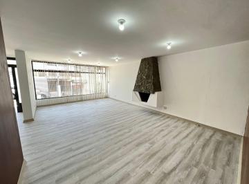 Oficina comercial · 240m² · 4 Habitaciones · 3 Estacionamientos · Renta Casa Sector Quicentro El Batan