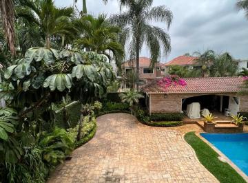 Casa de 5 habitaciones, Guayaquil · Preciosa Casa en Venta! Cerca a Plaza Lagos!
