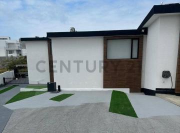 Casa · 145m² · 3 Habitaciones · 3 Estacionamientos · Casa Amoblada Alquiler Urbanizacion Manta Ecuador