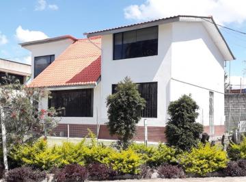 Casa de 3 habitaciones, Quito · Re/max Futuro Vende Comoda Casa de 156 m² con Jardin 270 m², en Calderón