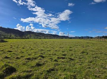 Terreno / Lote , Cuenca · En Tarqui Terreno Plano en Venta con Frente a La Vía