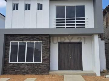 Casa · 202m² · 4 Habitaciones · 1 Estacionamiento · Venta Casa de Estreno en Urbanización Portón del Rio