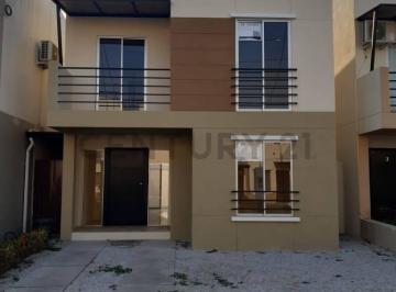 Casa · 118m² · 3 Habitaciones · 1 Estacionamiento · Venta Casa en Urbanización Gran Vittoria, La Aurora m. A.