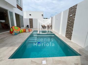 Casa · 274m² · 4 Habitaciones · 2 Estacionamientos · Alquilo Casa en Punta Barandua Ruta del Sol