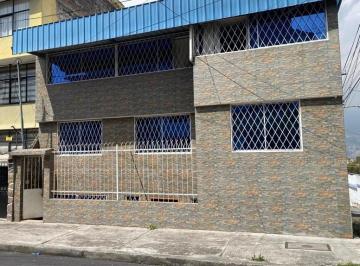 Casa de 7 habitaciones, Quito · Vendo Casa, Sector La Kennedy