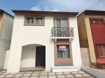 Casa de 4 habitaciones, Guayaquil · Urbanización Metrópolis, Narcisa de Jesus, Norte de Guayaquil.