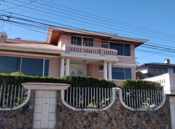 Casa de 4 habitaciones, Quito · Vendo o Rento Linda Casa en Urbanización Sector La Colina / Valle de Los Chillos