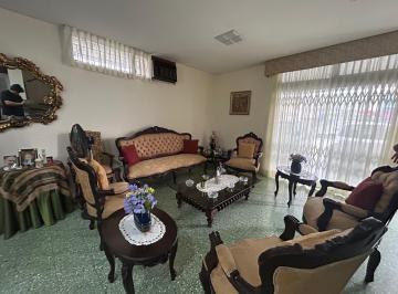 Casa de 4 habitaciones, Guayaquil · Vendo Amplia Casa en Urdesa Norte