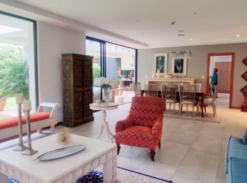 Casa · 313m² · 4 Habitaciones · En Venta Preciosa Casa Moderna en Excelente Urbanización - Cumbayá