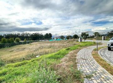 Terreno / Lote · 900m² · Venta Excelente Lote en Urbanización, Sector Puembo