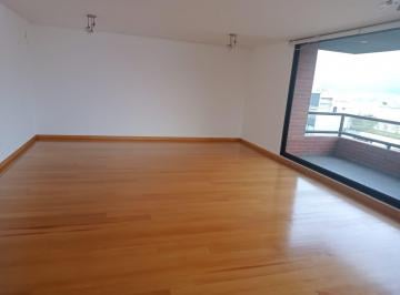Departamento de 3 habitaciones, Quito · Departamento con Terraza y Vista