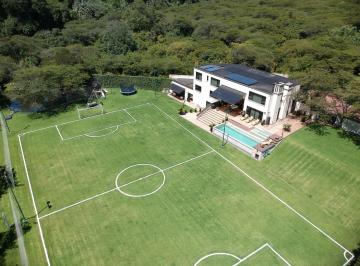 Casa de 4 habitaciones, Quito · Venta - Bonita Casa de 4 Dorm. con Cancha de Futbol - Cumbaya