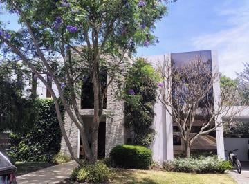 Casa de 4 habitaciones, Quito · Vendo en Urbanización La Viña, Hermosa Casa de 4 Dorm. con Piscina