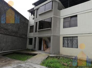 Casa · 300m² · 12 Habitaciones · 6 Estacionamientos · Casa Rntera en Venta Sur de Quito Sector La Santiago