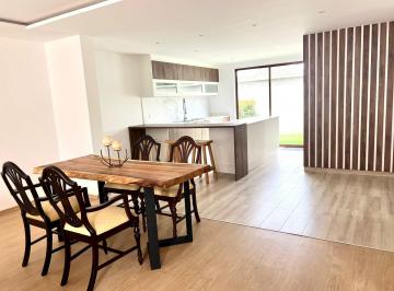 Casa · 194m² · 4 Habitaciones · 2 Estacionamientos · Mv - Valle de Los Chillos Sector Espe, en Venta Casa Independiente de 4d, 194 m²