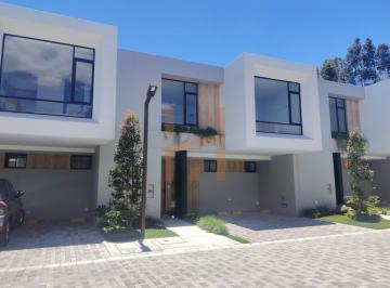 Casa de 3 habitaciones, Quito · Casa de Venta en Tumbaco, por Estrenar, 3 Dorms con Baño, Jardín, Seguridad,área Comunal con Piscina