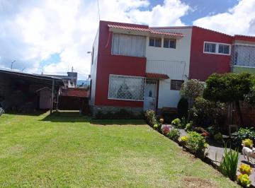Casa · 84m² · 3 Habitaciones · 3 Estacionamientos · Casa en Venta, Cerca de Assa, Sector Rumipamba - Latacunga