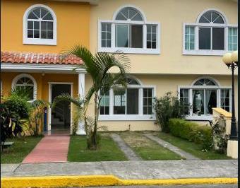 Casa de 4 habitaciones, Santo Domingo · Casa 4 Dorm. en Conjunto “sol Gardens”
