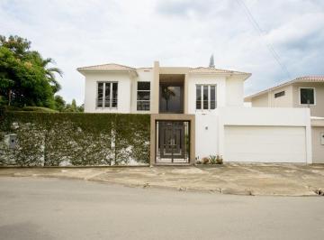 Casa de 4 habitaciones, Guayaquil · Vendo Moderna Casa en Puerto Azul