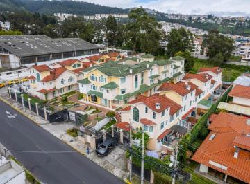 Casa · 164m² · 3 Habitaciones · 1 Estacionamiento · Venta Casa con Jardín y Amplio Patio 164.17 m² $95.000 El Condado