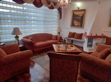 Sala · Vendo Casa Independiente Amplia Sector Urbanizacion Acosta Soberon Pasando Conocoto