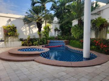 Casa de 4 habitaciones, Guayaquil · Casa de Venta Urb. Parque de Los Ceibos, Piscina, 4 Dorm.