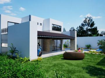 Casa de 3 habitaciones, Quito · Desde $465.000 Dormitorio Master en Pb: 336 m² Const. y 733 m² de Terreno