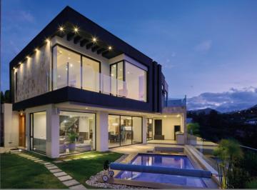 Casa · 260m² · 3 Habitaciones · 2 Estacionamientos · Casas Modernas con Vista Al Cañon en Alta Vista de Nayon en Venta