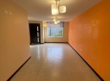 Casa de 3 habitaciones, Quito · Se Vende Linda Casa de 3 Dorm. con Patio y Terraza en El Condado