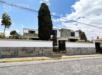 Casa · 500m² · 5 Habitaciones · 6 Estacionamientos · Venta de Casa Dentro de Urbanización Exclusiva Sector Capelo