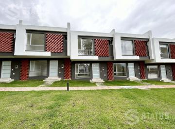 Casa · 82m² · 3 Habitaciones · 2 Estacionamientos · Venta de Casa en Conocoto - ¡Aplica Crédito Miti - Miti o Vip!