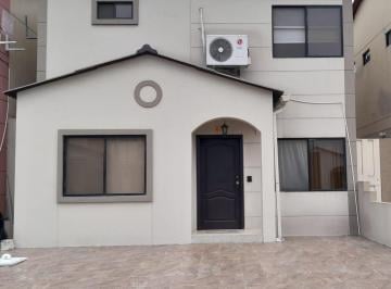 Casa de 4 habitaciones, Guayaquil · Se Vende Hermosa Casa en Villa Club, 4 Habitaciones, Cerca de Todo