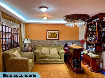 Casa de 4 habitaciones, Quito · Casa Venta San Isidro de El Inca