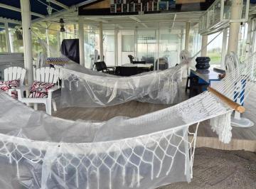 Casa · 140m² · 1 Habitación · 2 Estacionamientos · Venta de Hermosa Casa Frente Al Mar con Terreno Grande en Cojimies - Pedernales